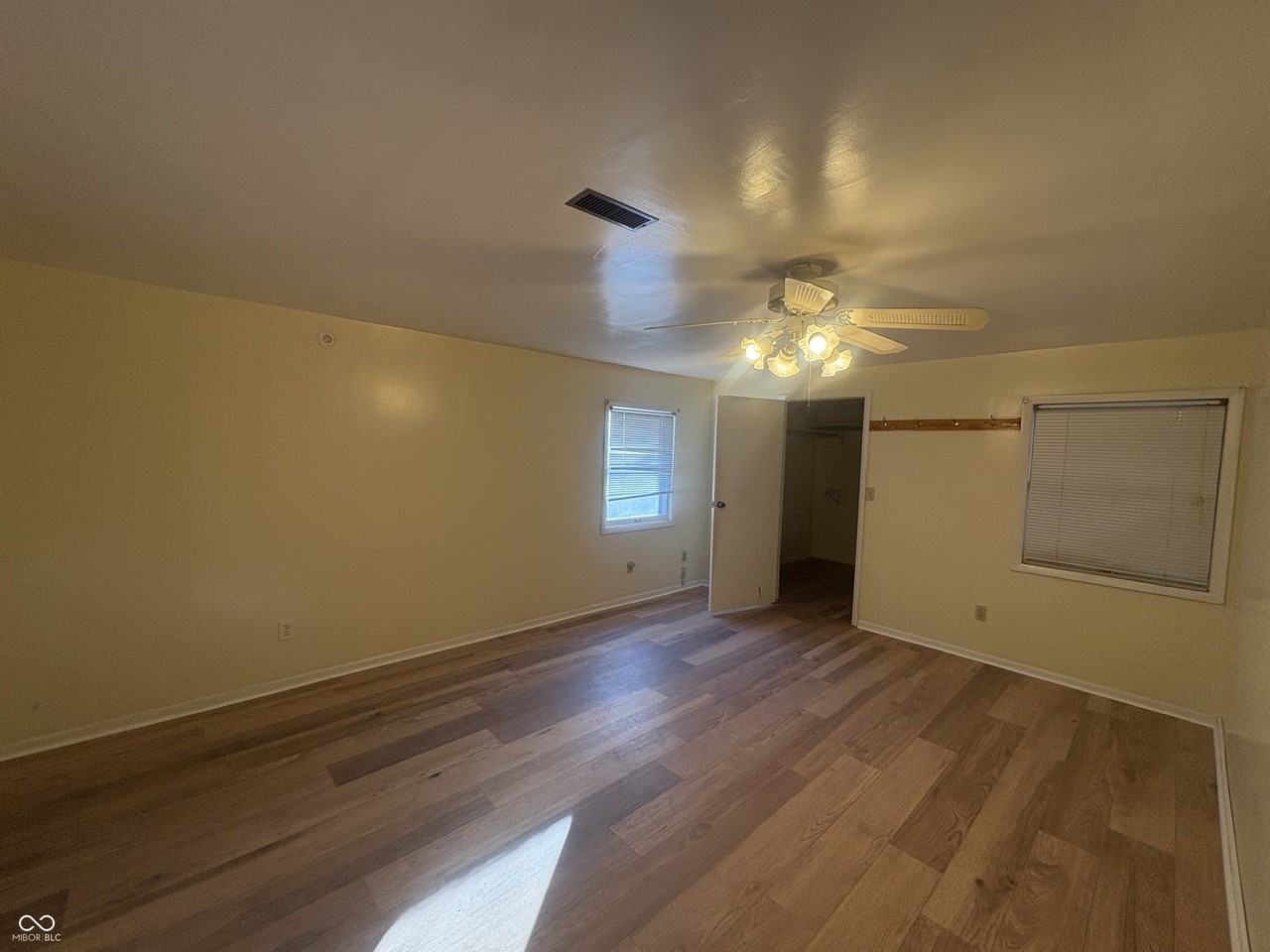 3448 Kinnear Ave - Photo 6 of 14