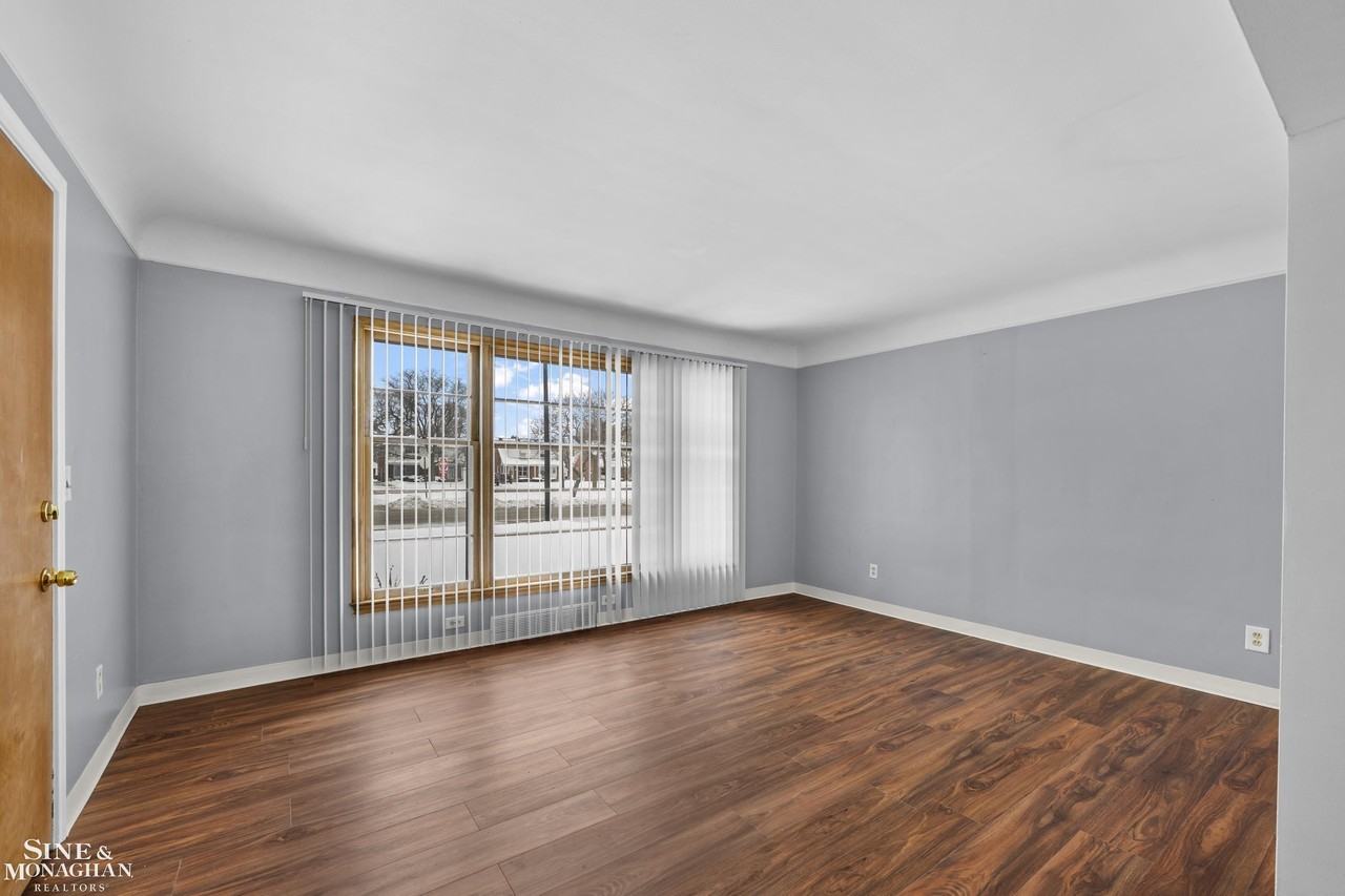 2037 Vernier Rd - Photo 4 of 23