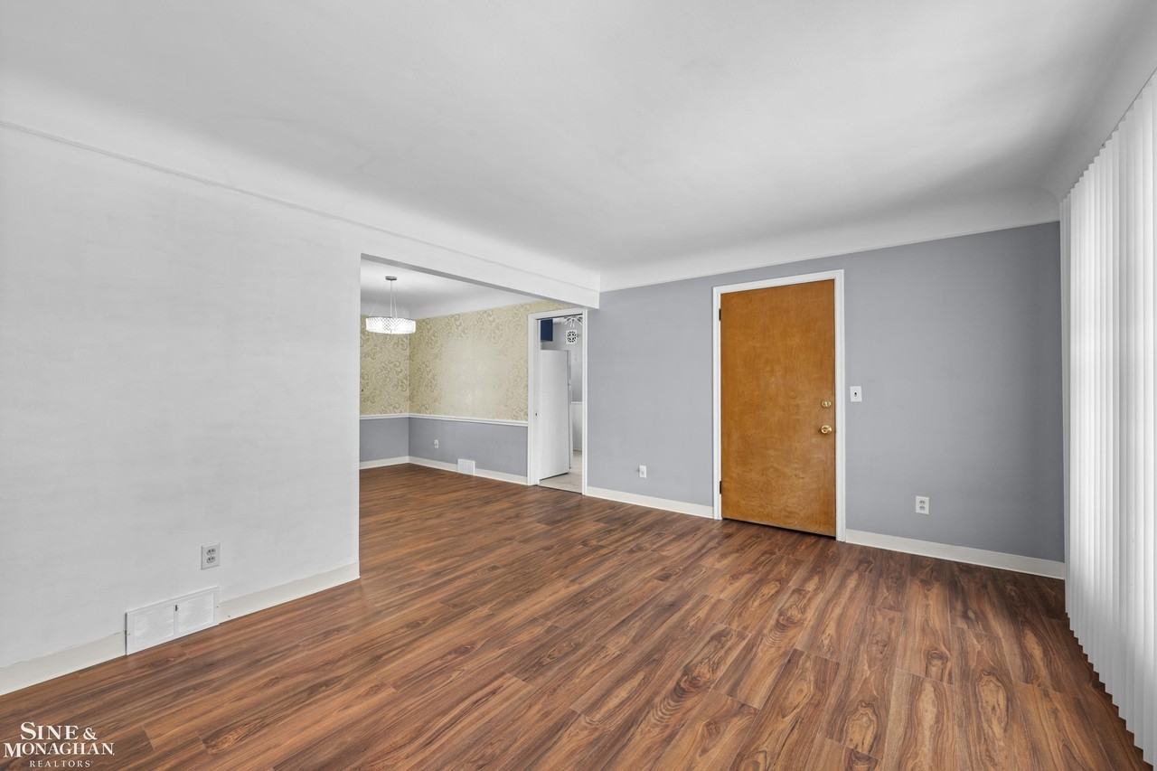 2037 Vernier Rd - Photo 5 of 23