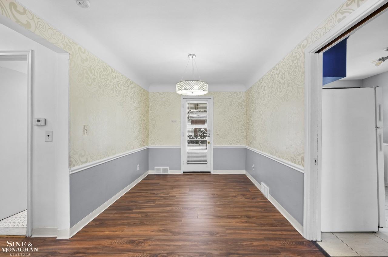 2037 Vernier Rd - Photo 6 of 23