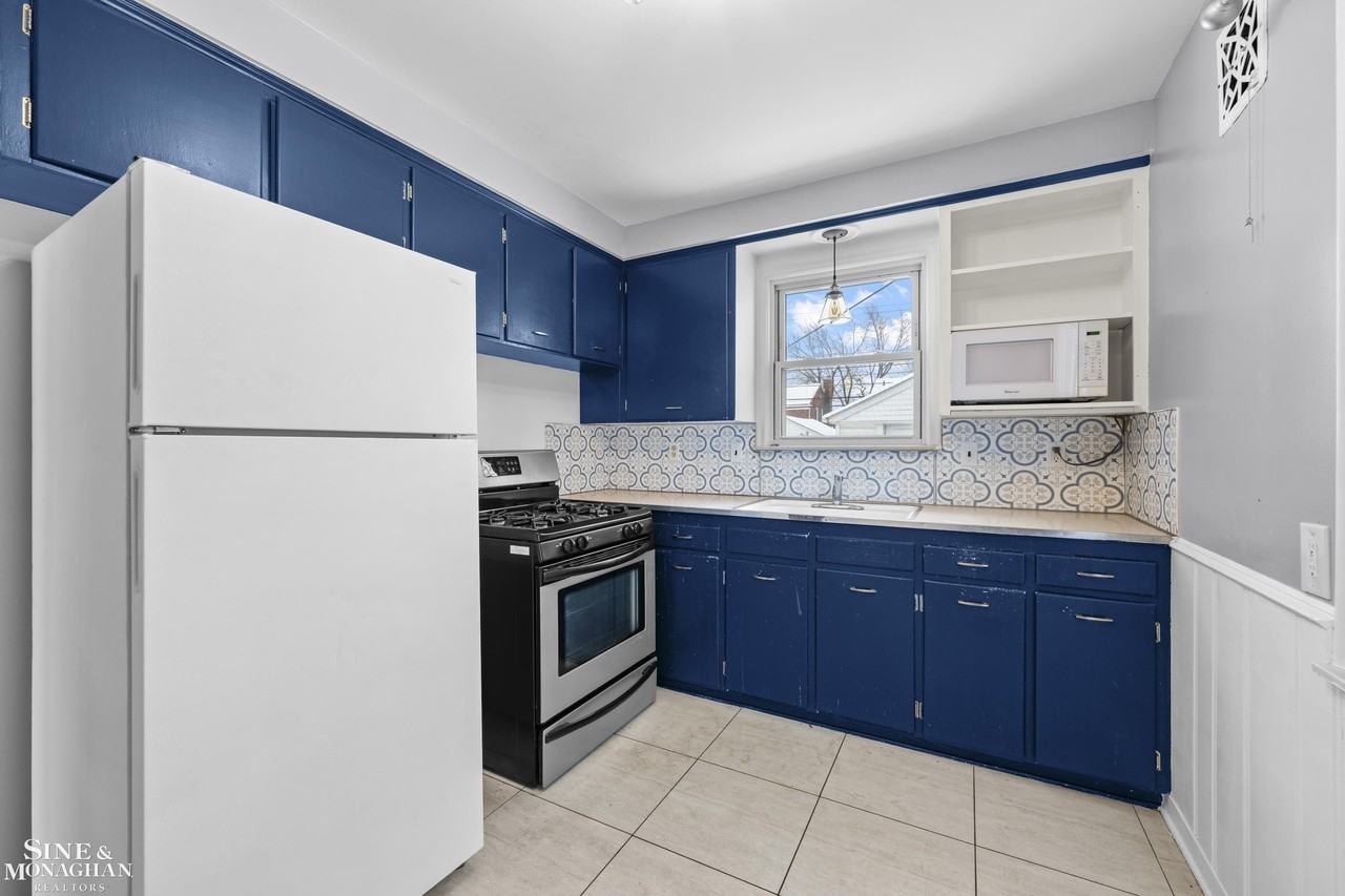 2037 Vernier Rd - Photo 7 of 23