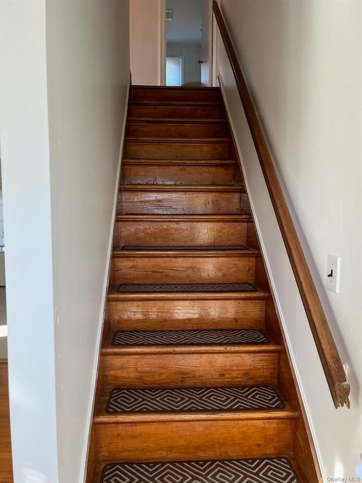 117 Blydenburg Ave - Photo 4 of 22