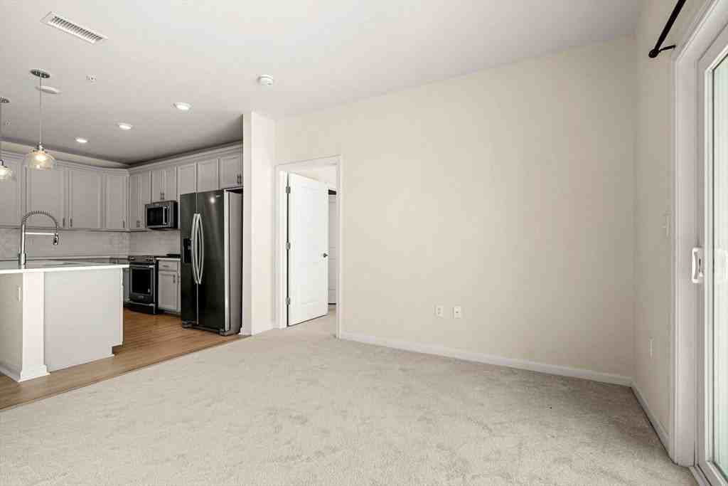 2 Stratton Dr Unit 102 #102 - Photo 5 of 32