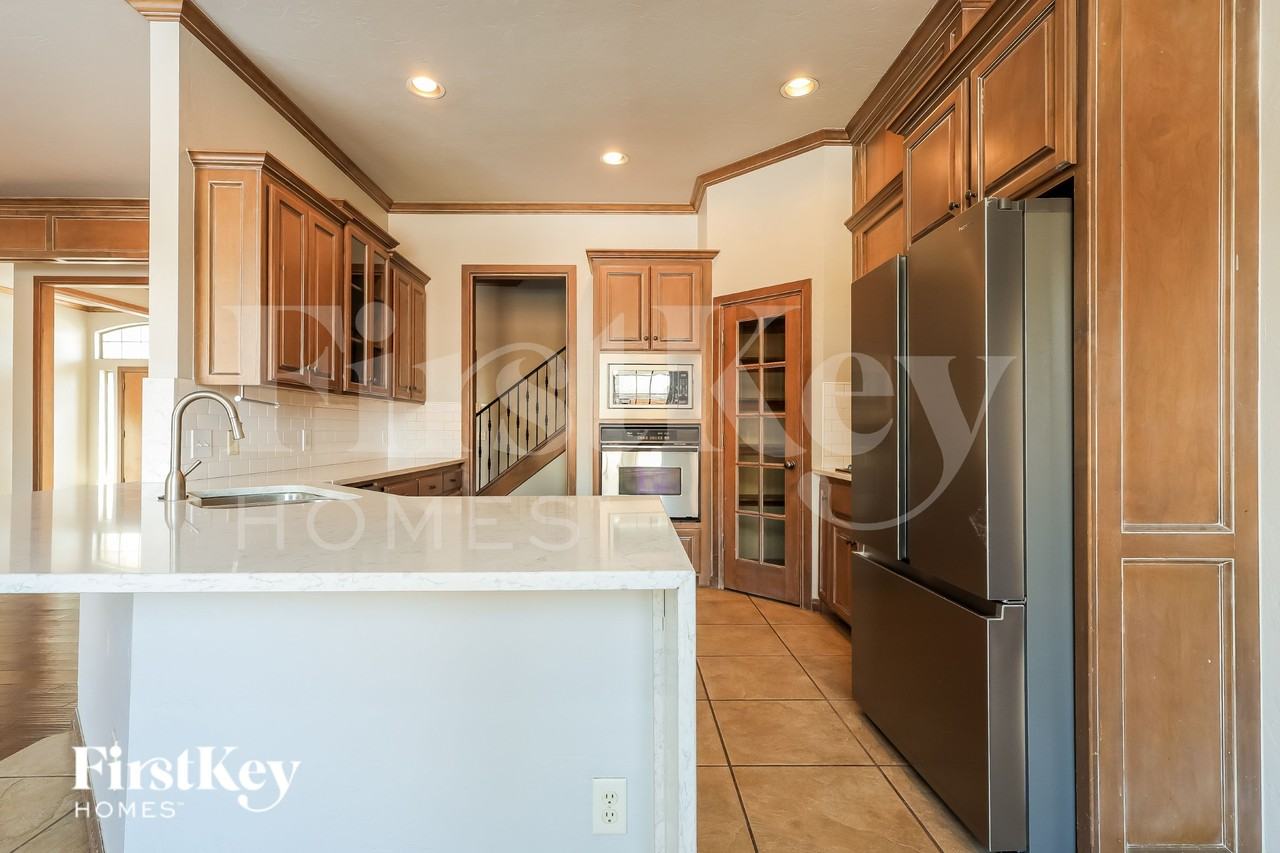 1621 Nw 183rd St - Photo 6 of 19