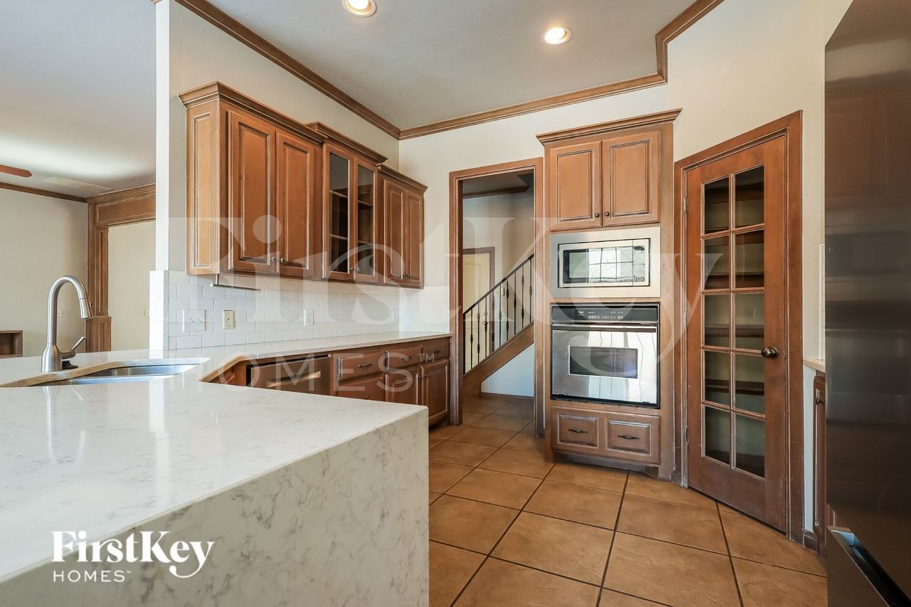 1621 Nw 183rd St - Photo 7 of 19