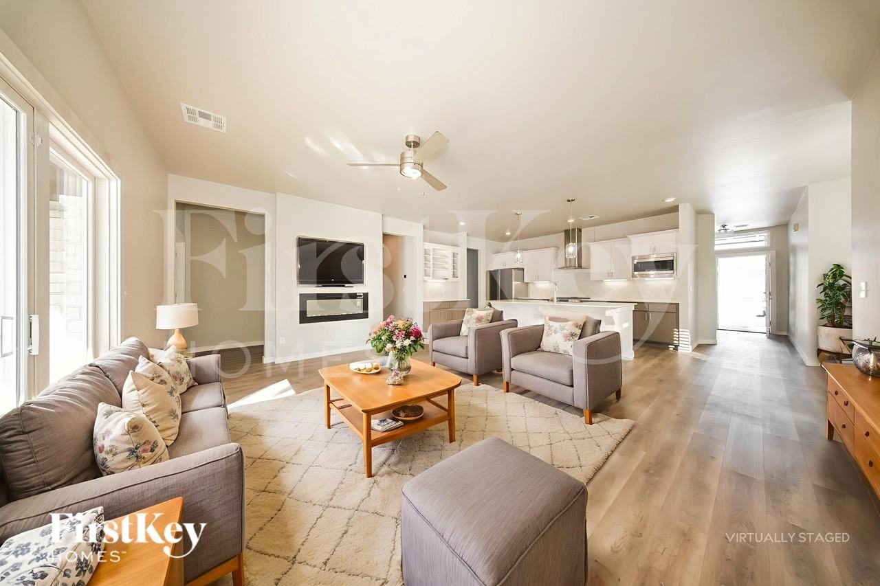 504 Nw 183rd St - Photo 4 of 19