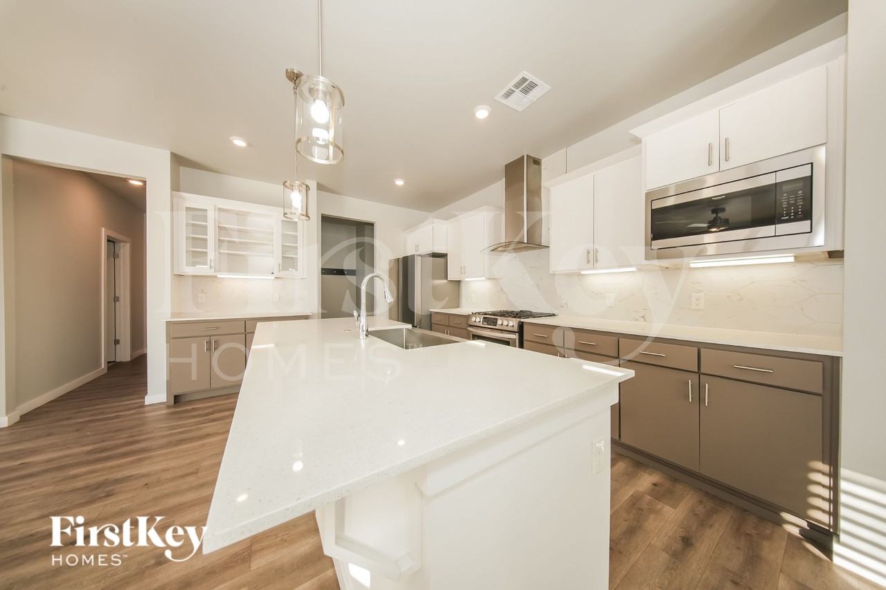 504 Nw 183rd St - Photo 5 of 19