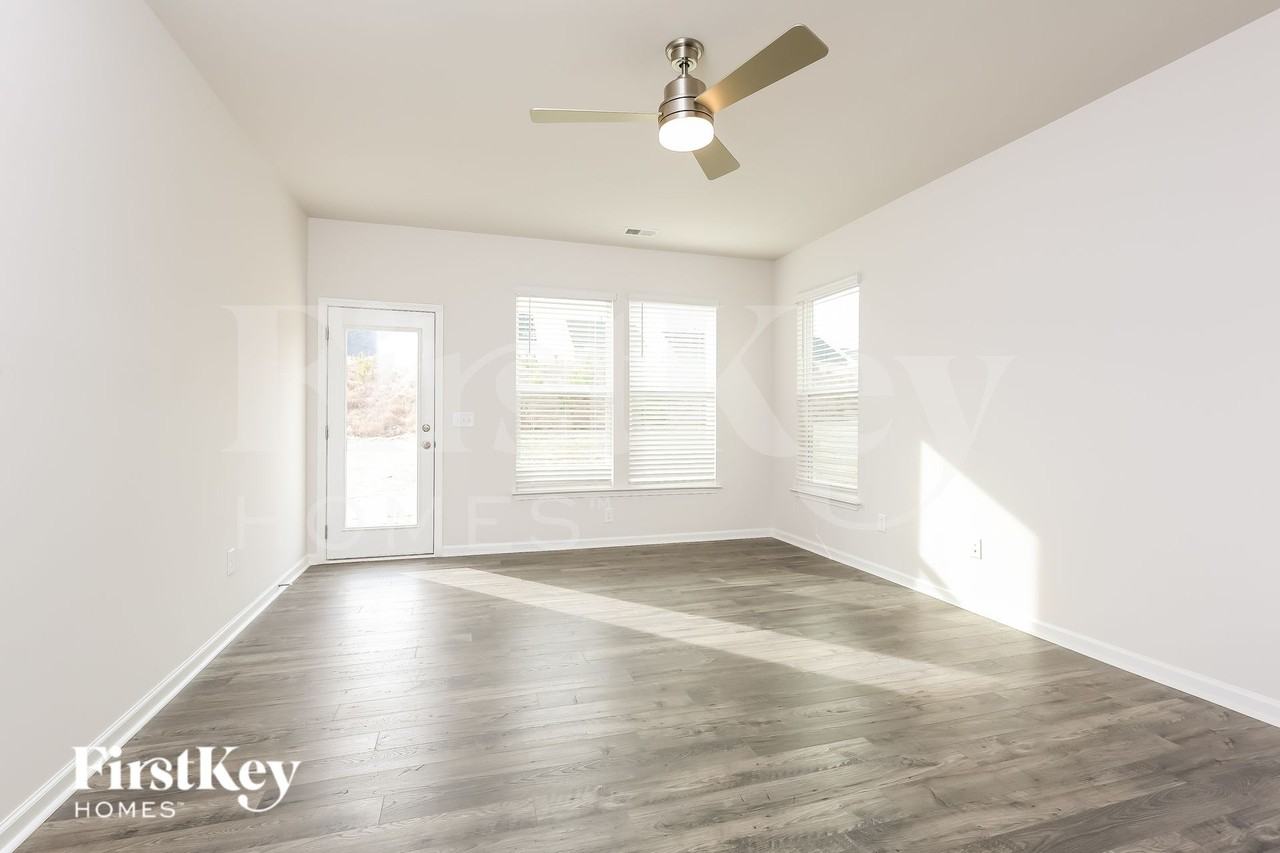 709 Ridgemoor Trl - Photo 3 of 15