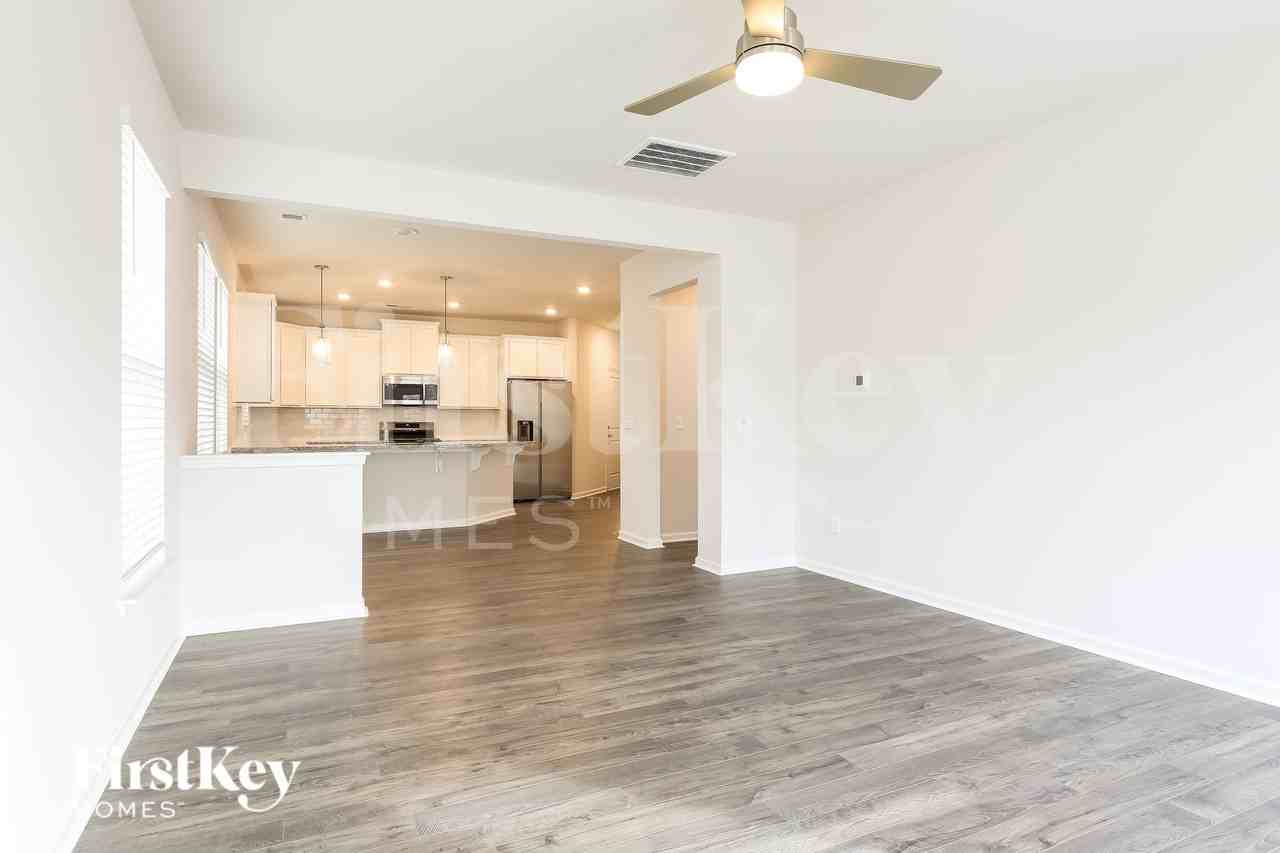 709 Ridgemoor Trl - Photo 4 of 15