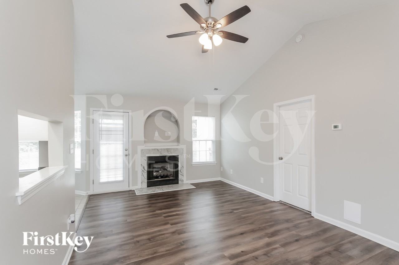 3128 Strong Box Ln - Photo 4 of 15