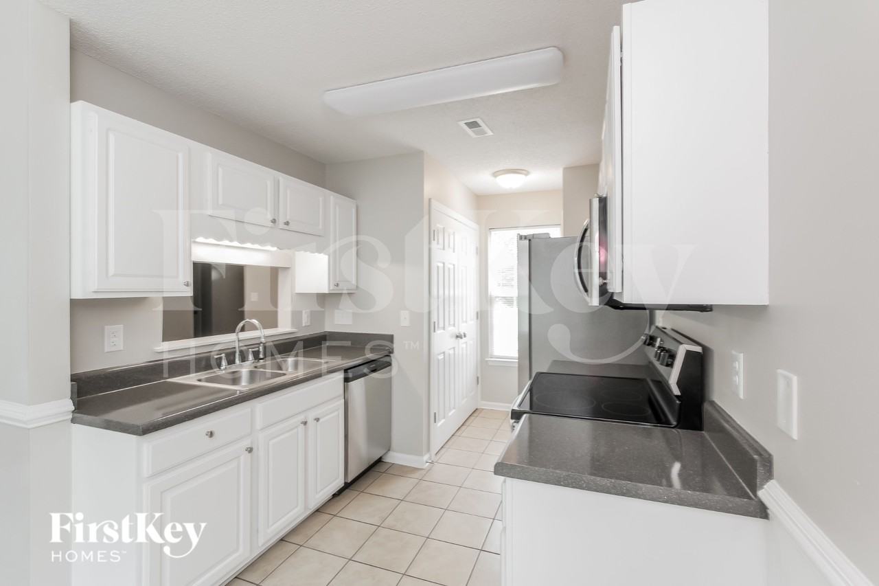 3128 Strong Box Ln - Photo 7 of 15