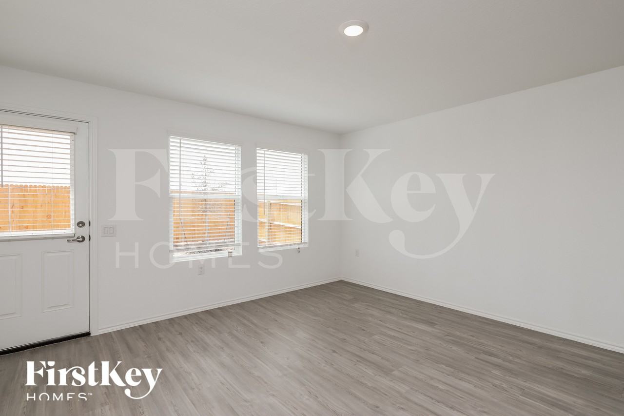 4518 Emma Way - Photo 4 of 15