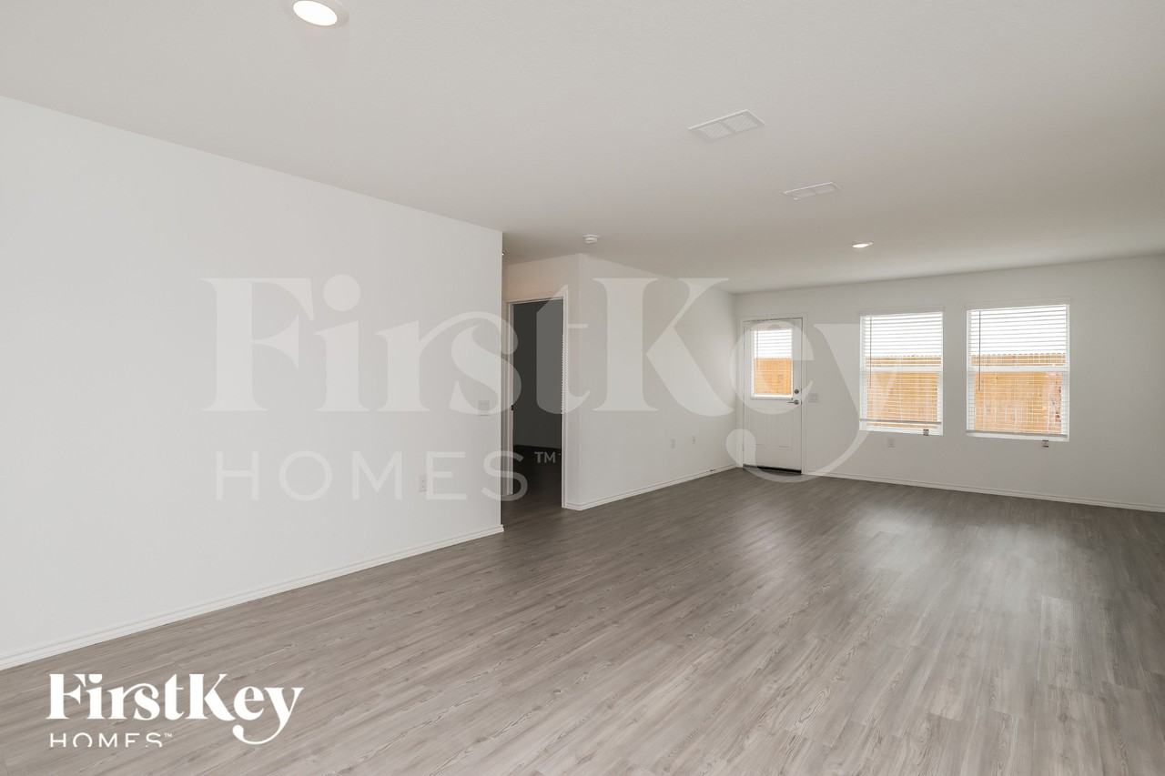 4518 Emma Way - Photo 5 of 15