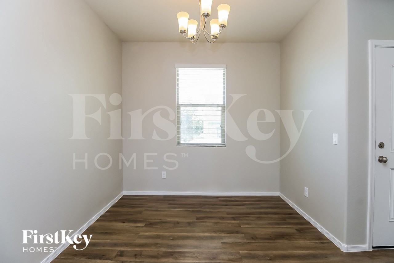 11360 E Marigold Ln - Photo 5 of 15