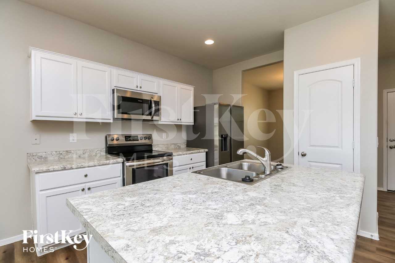 11360 E Marigold Ln - Photo 7 of 15