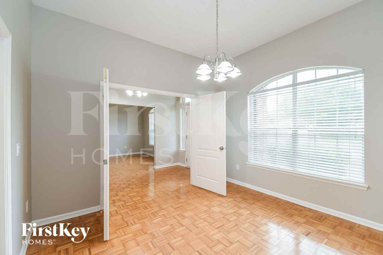 5714 Plum Hollow Dr W - Photo 6 of 15