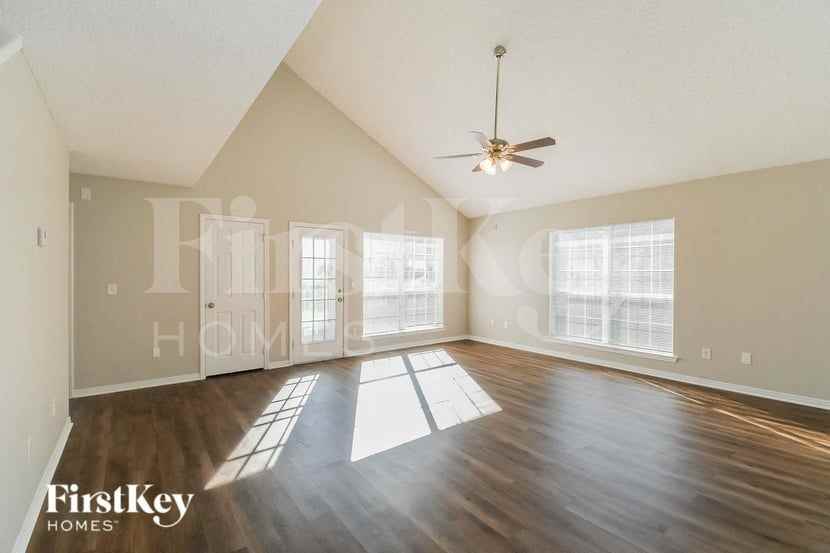 7452 Cliff Cottage Dr - Photo 4 of 16