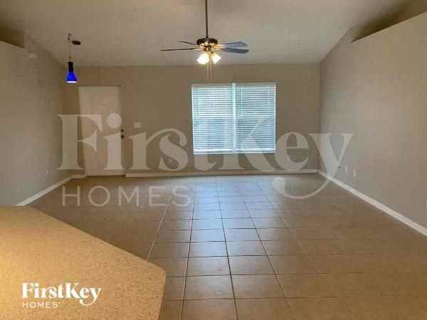 408 Se 4th Ter - Photo 2 of 10