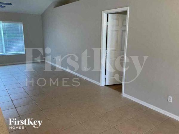 408 Se 4th Ter - Photo 3 of 10