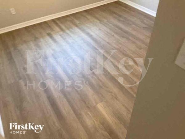 408 Se 4th Ter - Photo 4 of 10