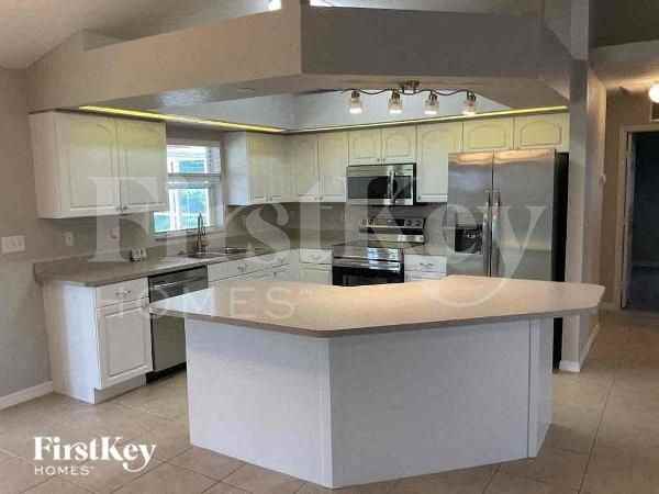 408 Se 4th Ter - Photo 6 of 10