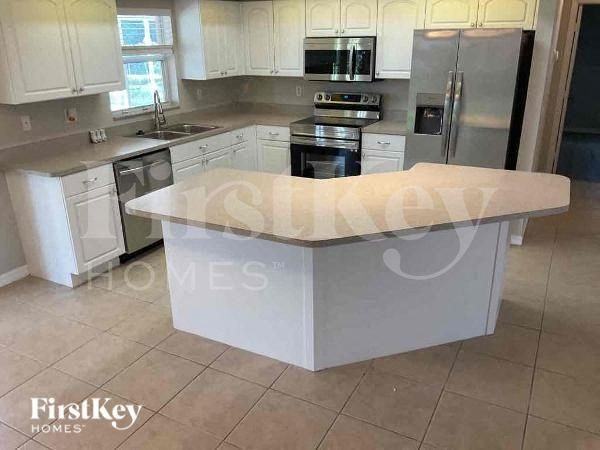 408 Se 4th Ter - Photo 7 of 10