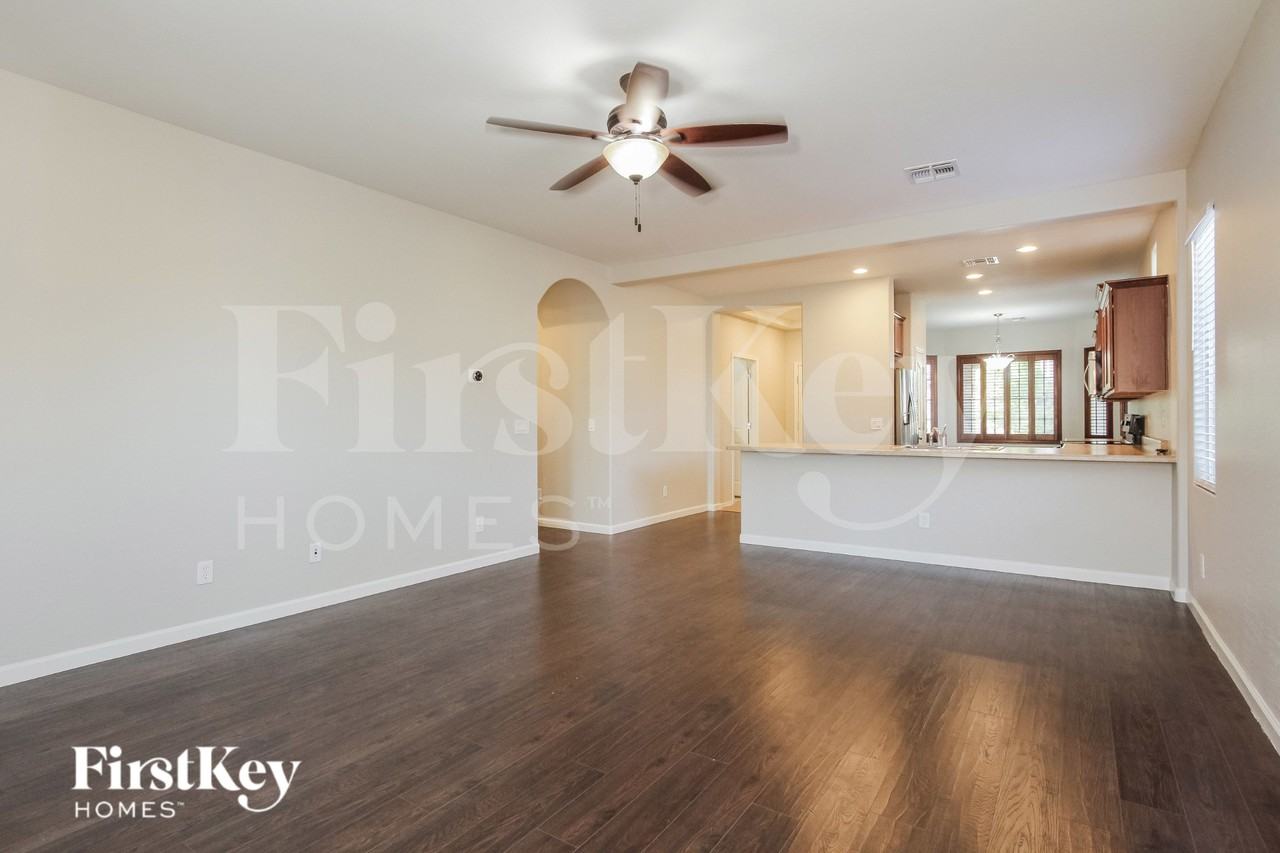 23587 W Harrison Dr - Photo 5 of 18