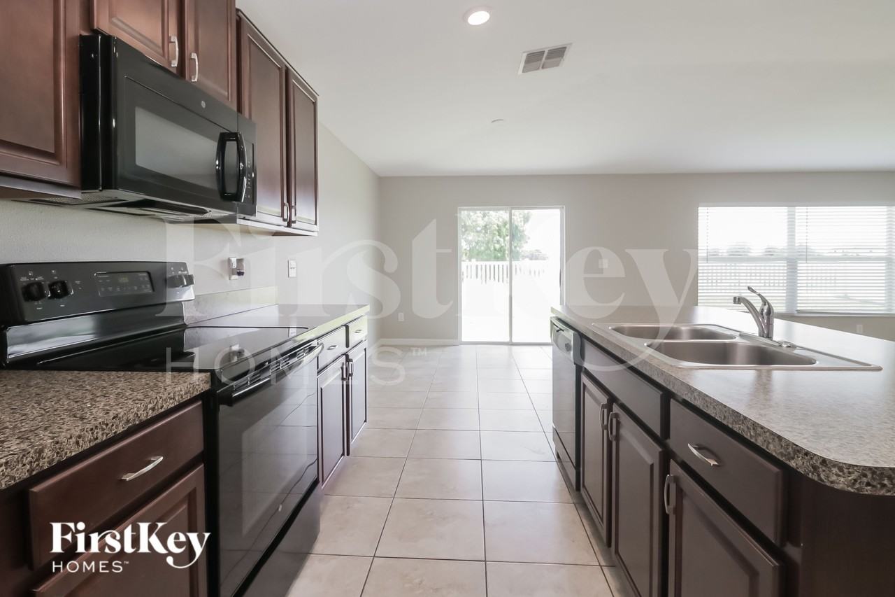 10621 Standing Stone Dr - Photo 7 of 19