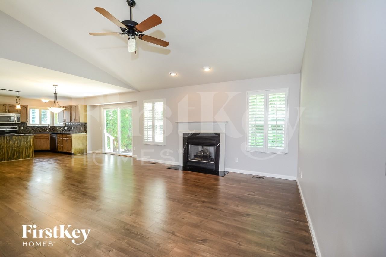 616 Autumnwood Forest Dr - Photo 3 of 18