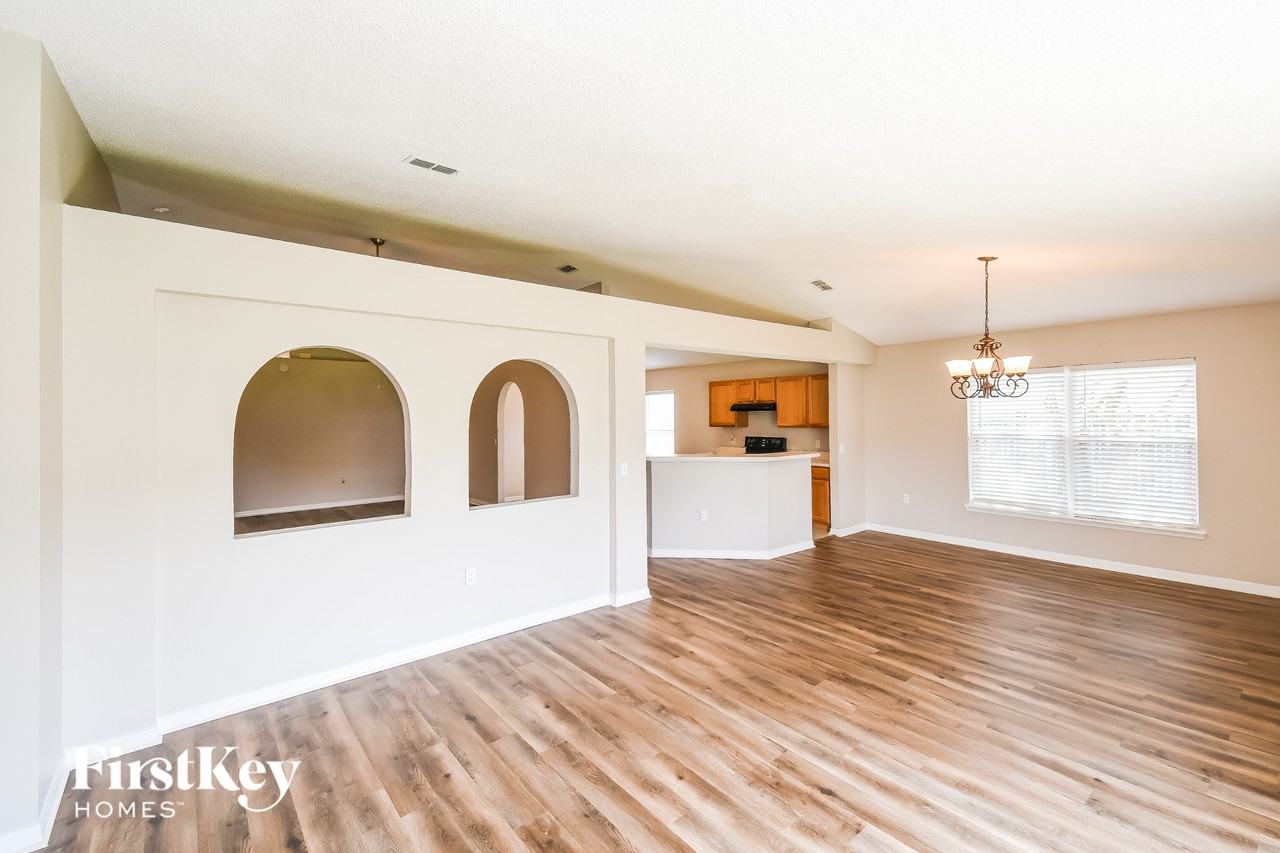 1873 Penzance Pkwy - Photo 3 of 15