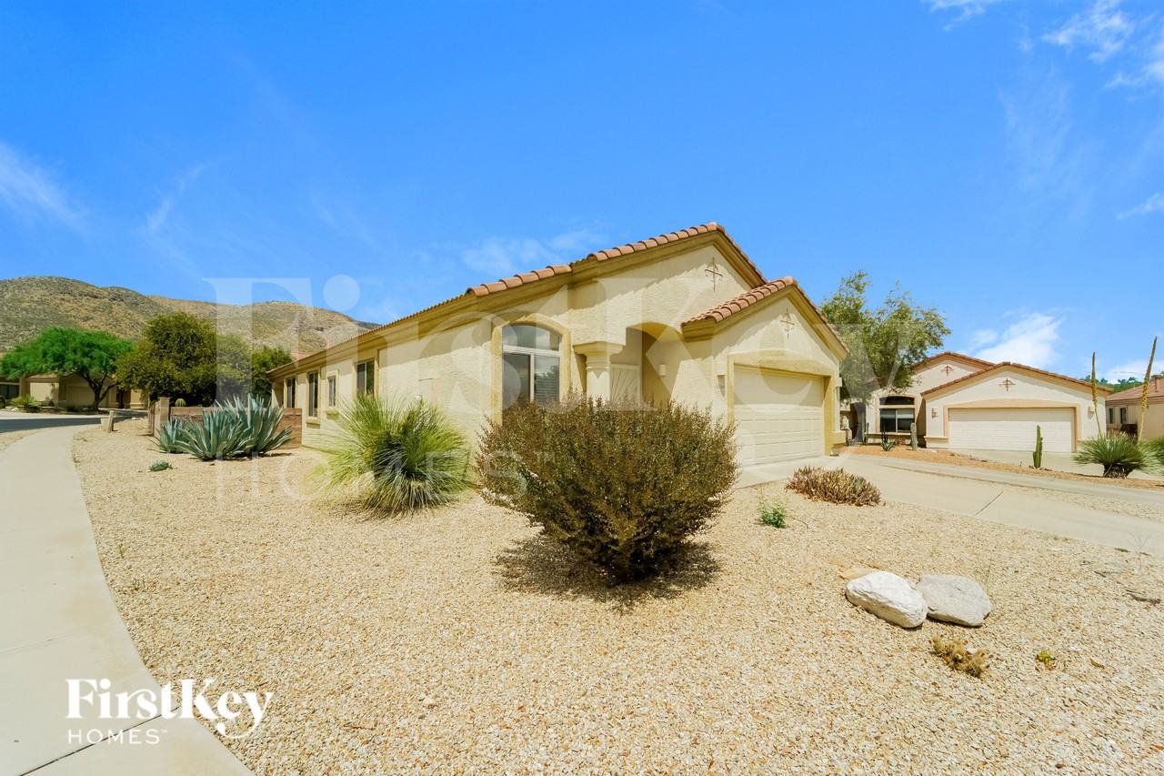 5240 N Spring Pointe Pl - Photo 2 of 18