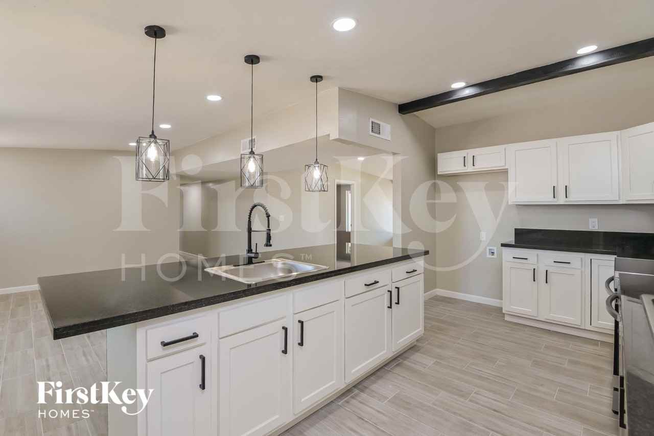 9240 E Dolores St - Photo 4 of 15