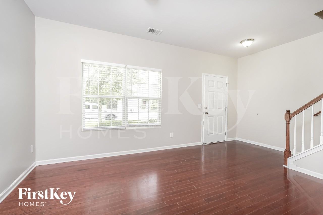 294 Hartsfield Forrest Dr - Photo 2 of 16