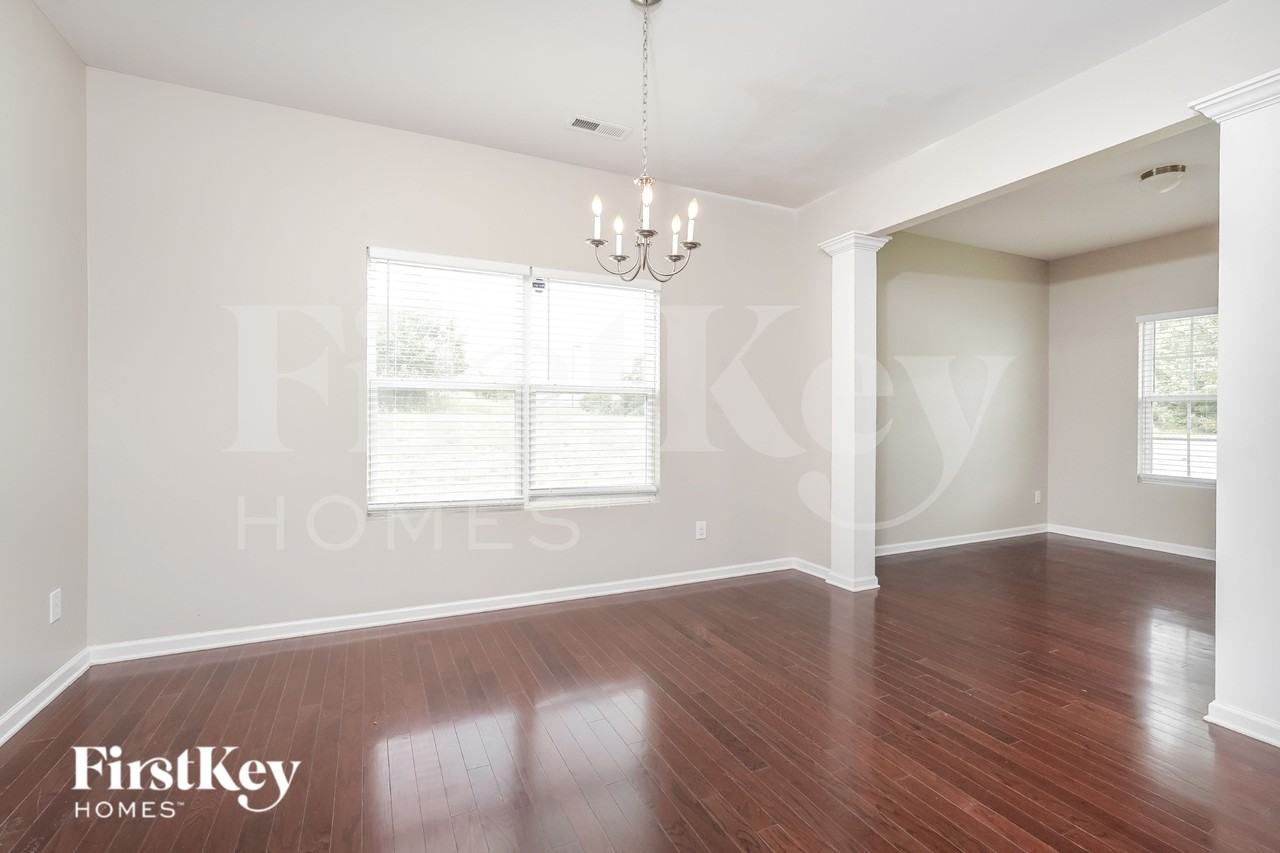 294 Hartsfield Forrest Dr - Photo 3 of 16