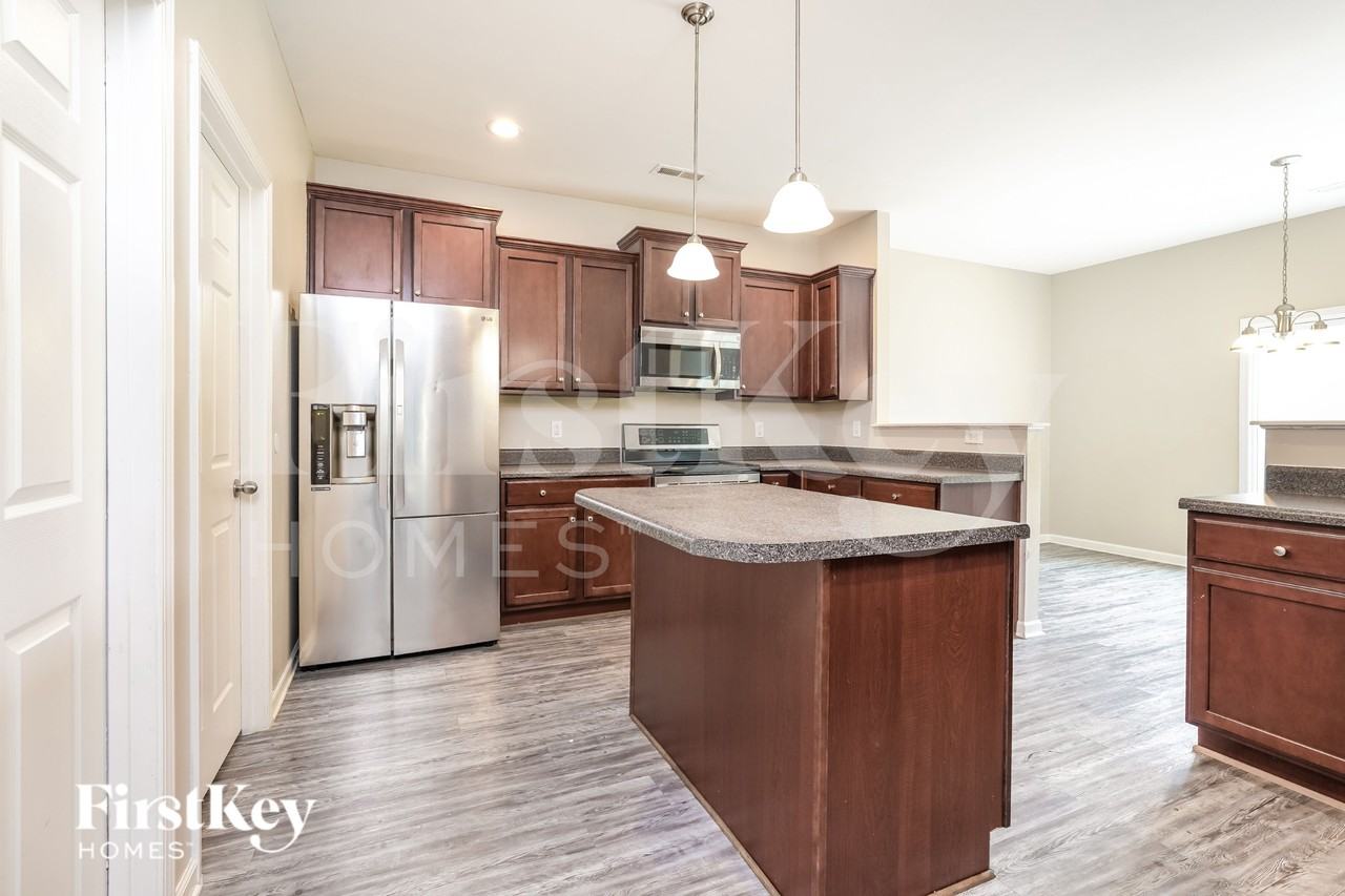 294 Hartsfield Forrest Dr - Photo 4 of 16