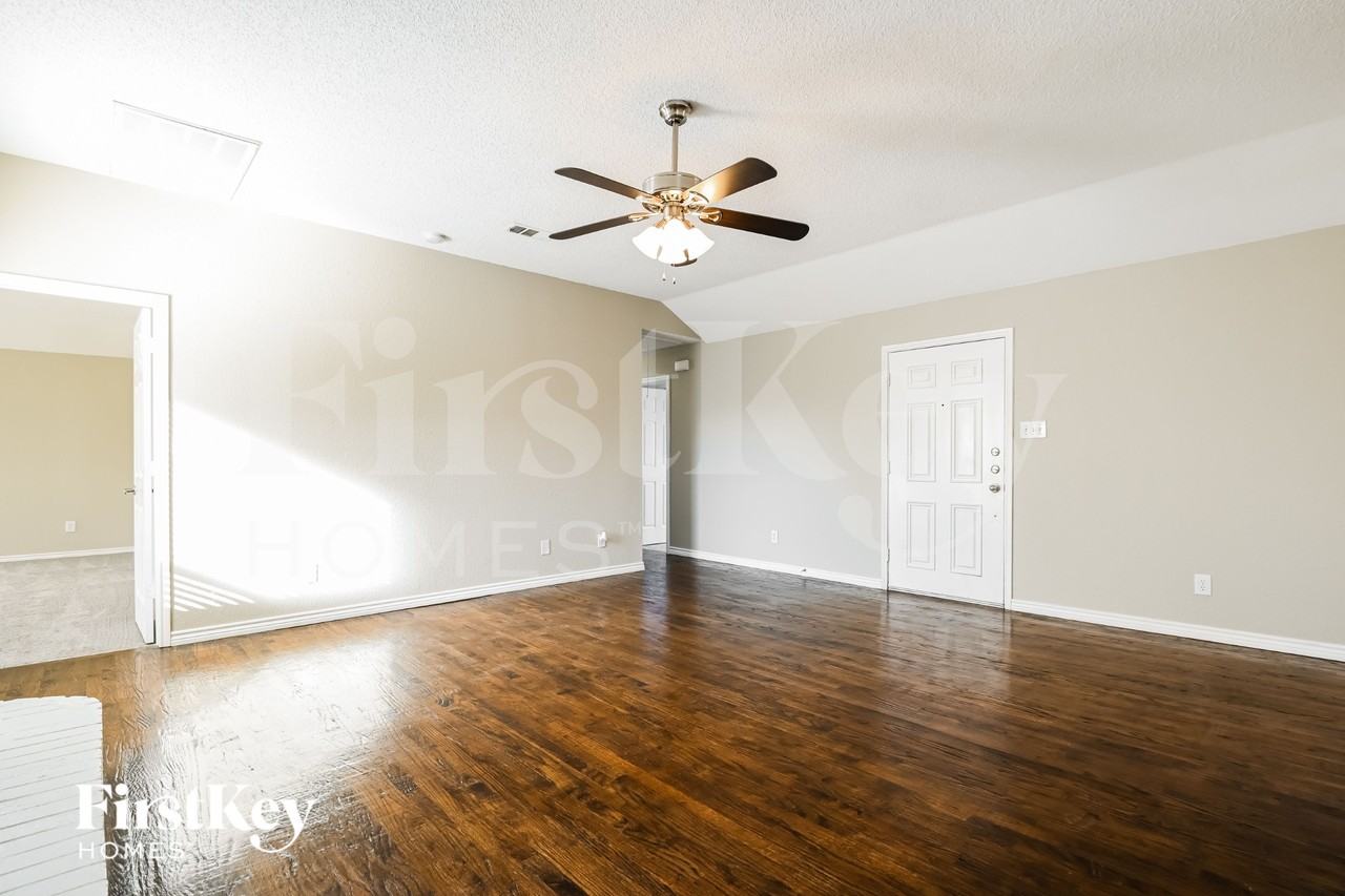 2620 Buck Dr - Photo 2 of 15