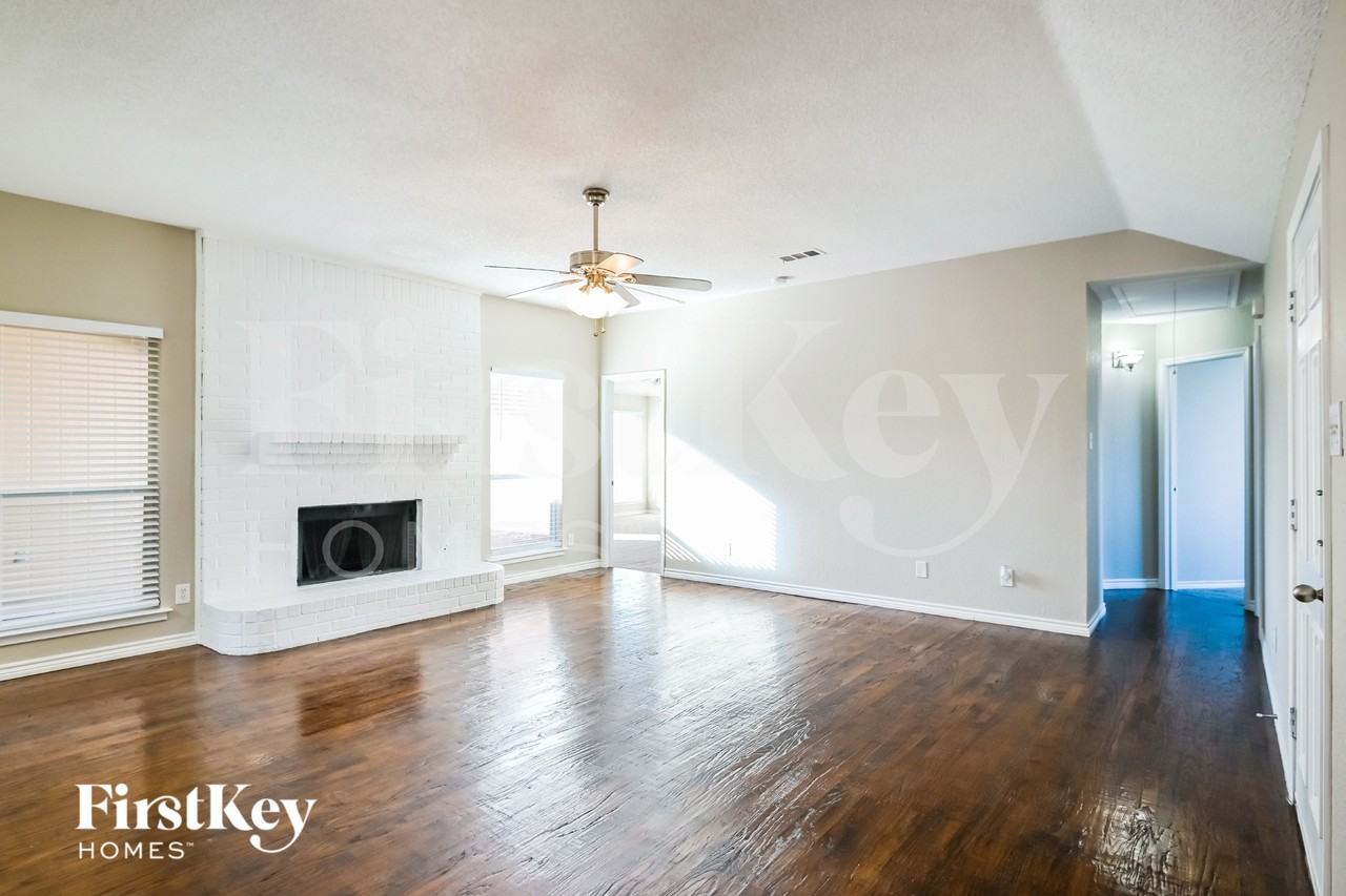 2620 Buck Dr - Photo 3 of 15