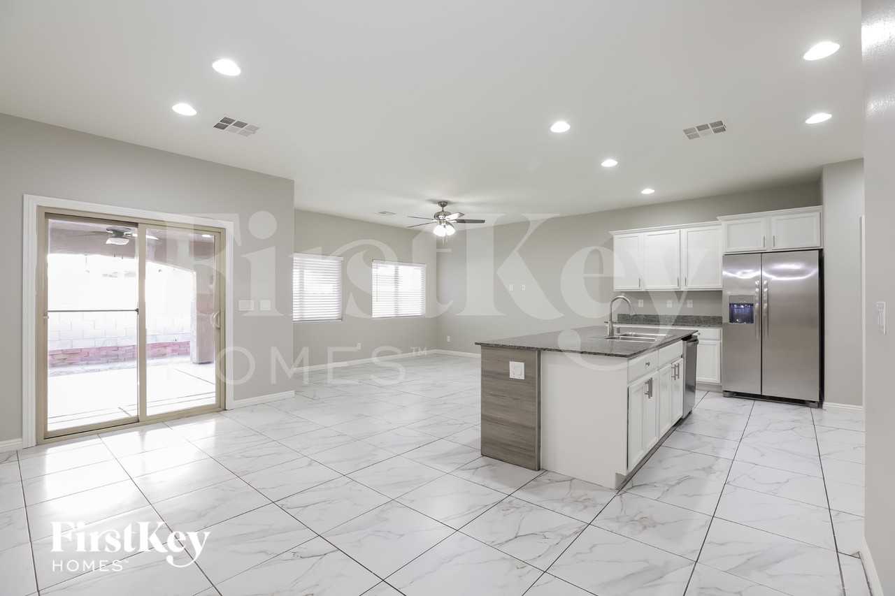 5687 Cascadia Ct - Photo 3 of 15