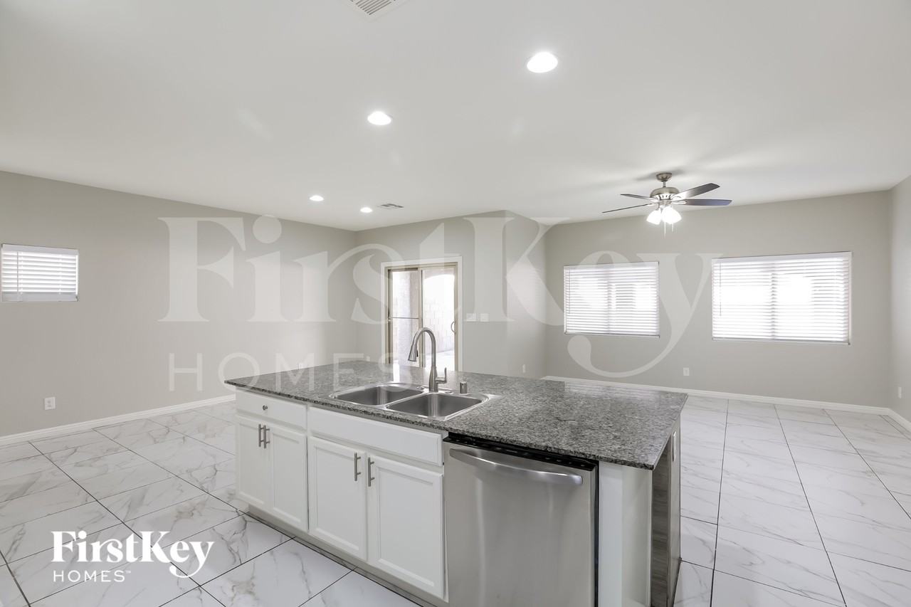 5687 Cascadia Ct - Photo 6 of 15