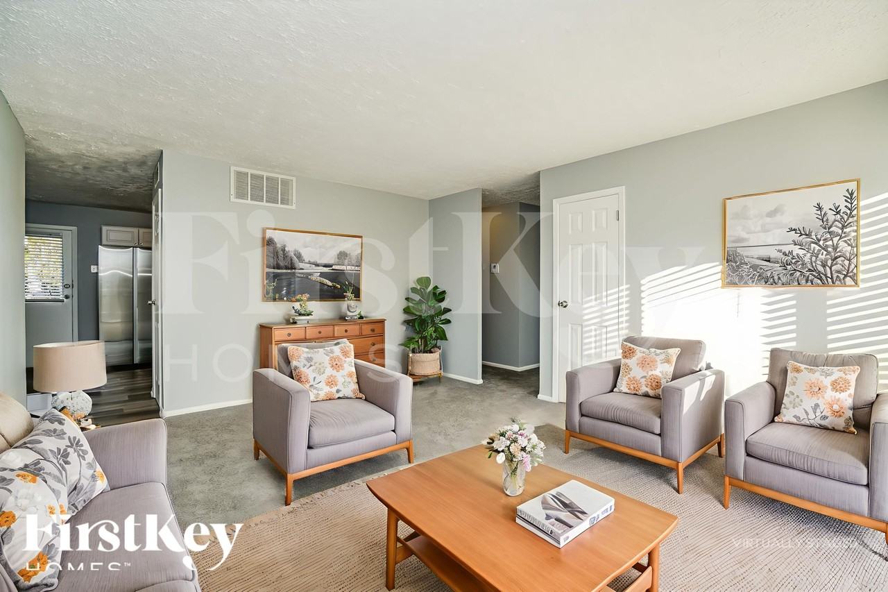 614 Palace Ln - Photo 4 of 18