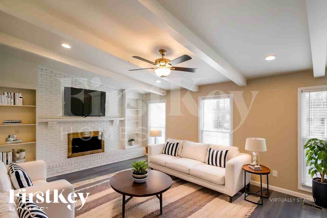 2067 Longmeadow Ln - Photo 4 of 18