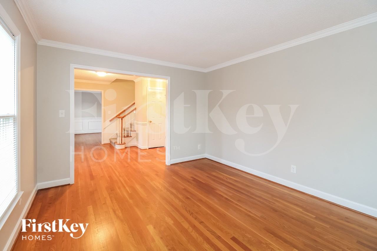 4004 Deerfield St - Photo 2 of 18