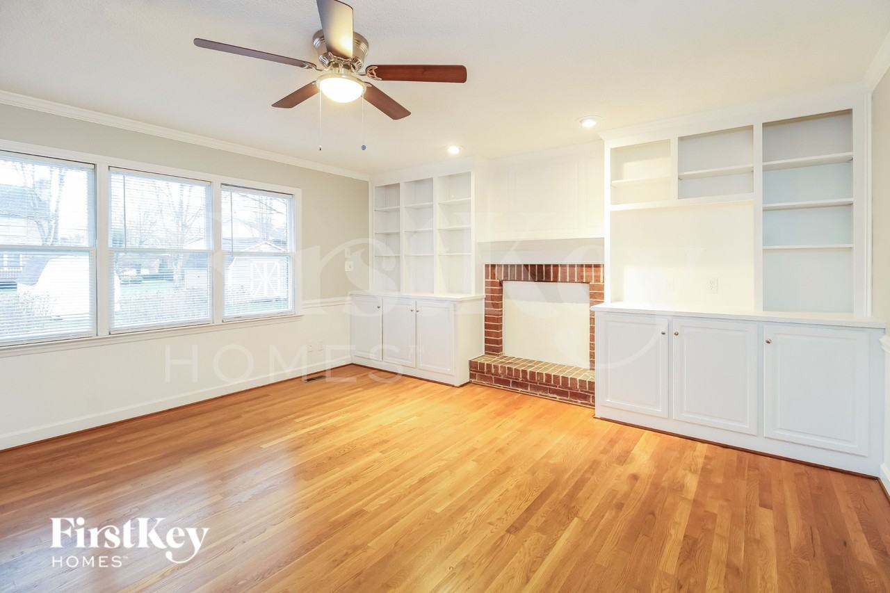 4004 Deerfield St - Photo 3 of 18