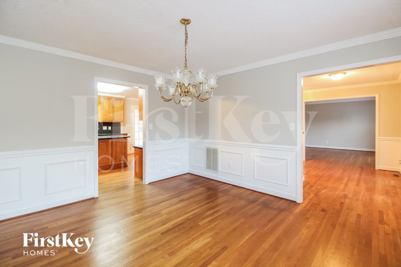 4004 Deerfield St - Photo 5 of 18