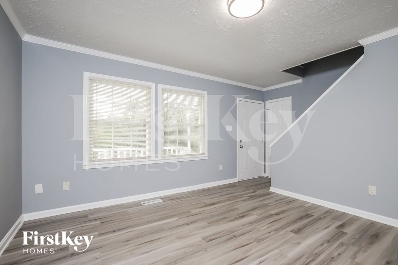 3808 Spring Branch Dr - Photo 3 of 18