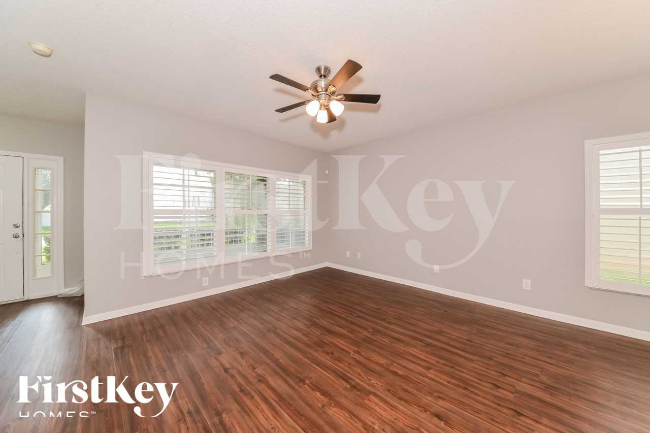 2128 Brandon Park Cir - Photo 2 of 18