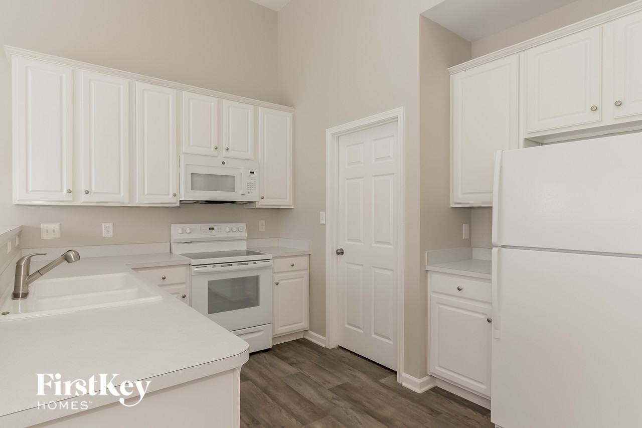 7860 Cotswold Ct - Photo 6 of 15