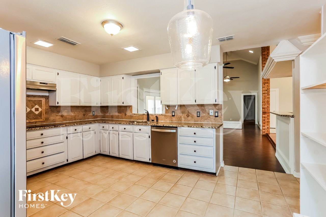 4504 Francisco Ct - Photo 6 of 15