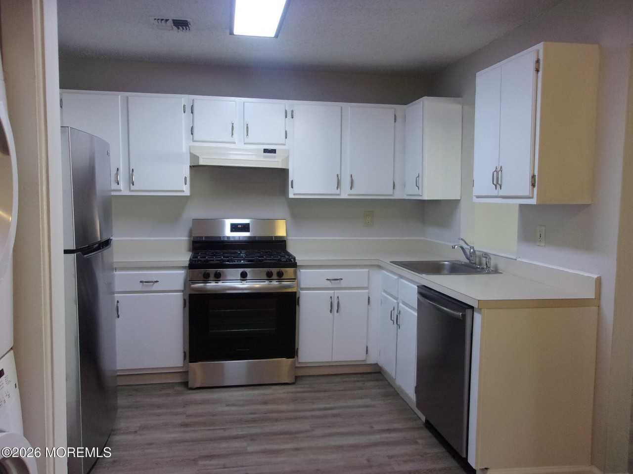 159 Tulip Ln - Photo 7 of 33