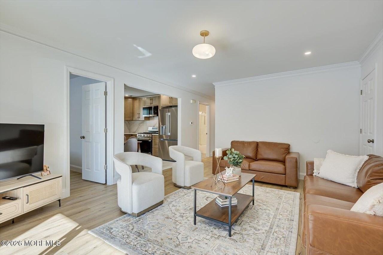 212 10th Ave - Photo 3 of 27